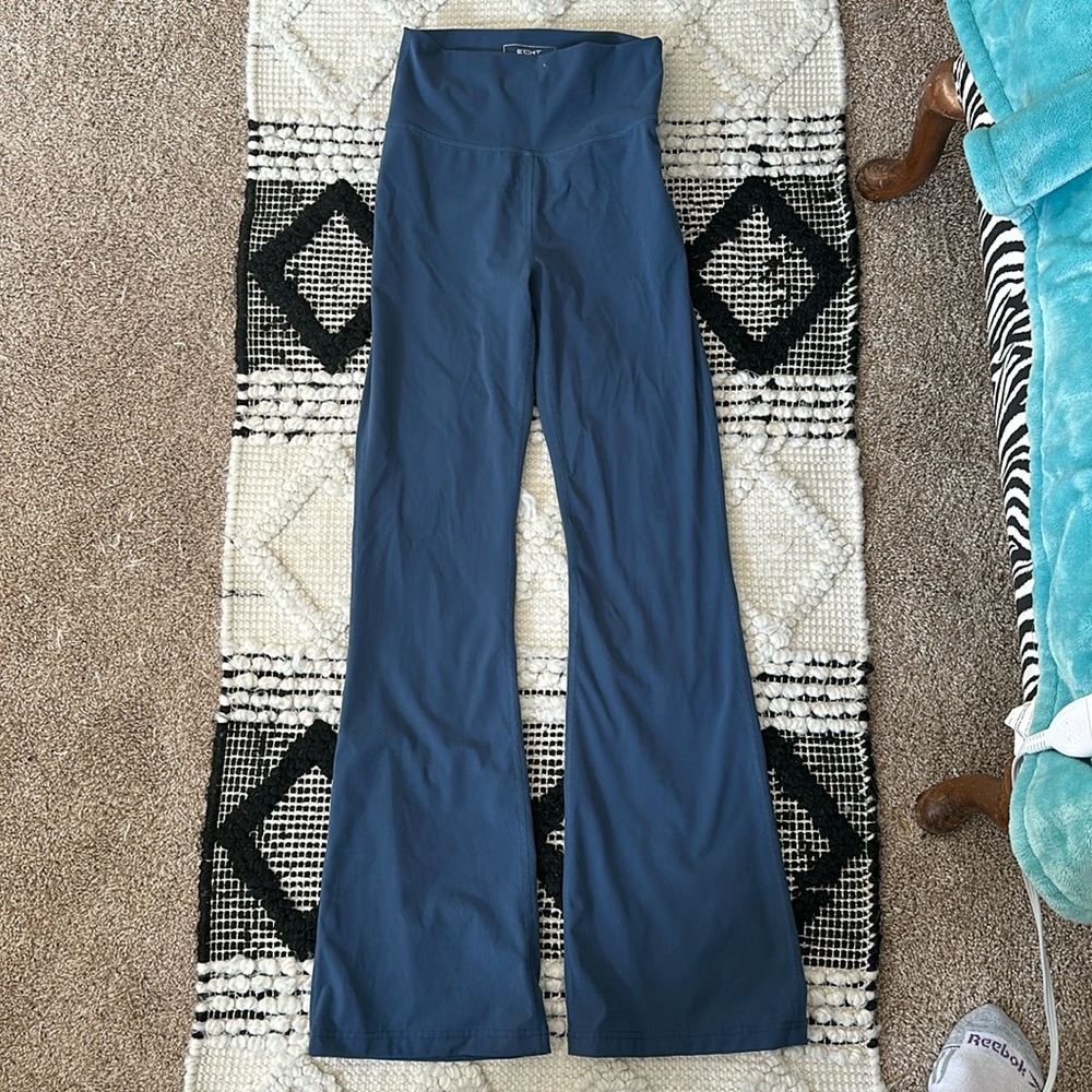 NWOT Echt blue high-waisted flare leggings